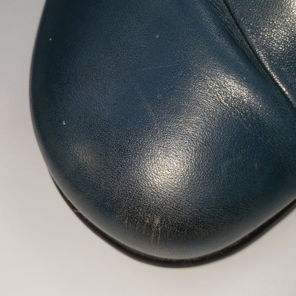 11 Clark's Blue Leather Slip On Shoes - Picture 2 of 7